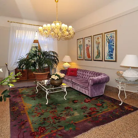 特图斯奥宏伟酒店 4*