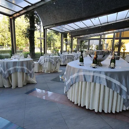 特图斯奥宏伟酒店 4* 蒙特卡蒂尼泰尔梅